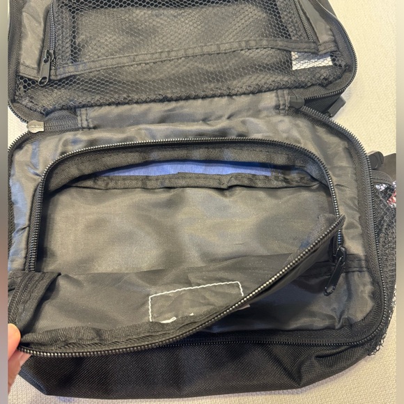 NWT NFL Colts Dopp Kit/Toiletry Bag, Black/Blue/White, Indy Colts - Picture 8 of 15